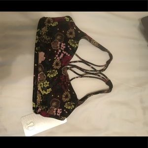 Brand new, size 6, Free to be Zen Lululemon bra.